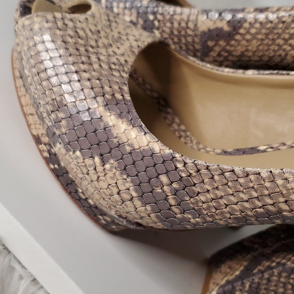 Peep toe pumps - Picture 8 of 8